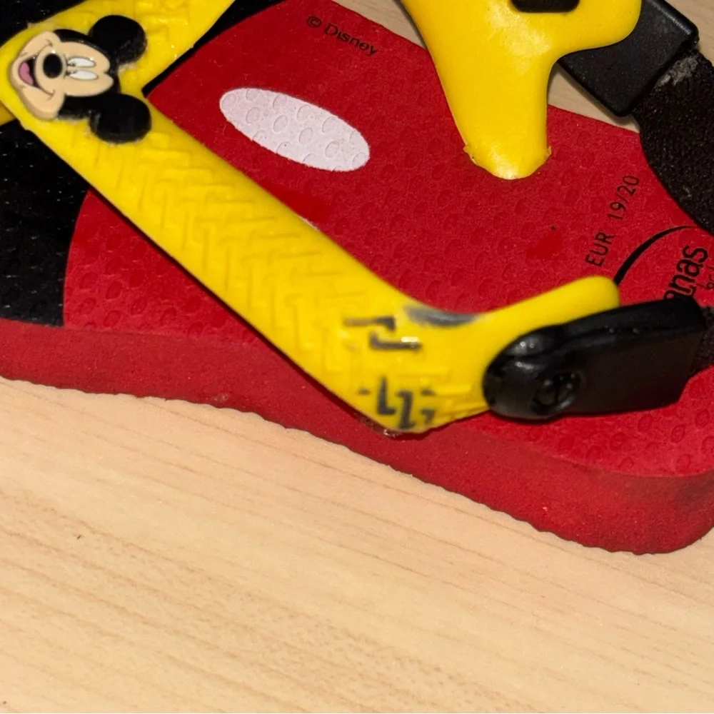Havaianas Baby Mickey Mouse Sandals Size 5C Disney Flip Flop Heel Strap NOTE